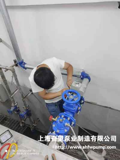 永旺城調(diào)試恒壓變頻給水設(shè)備
